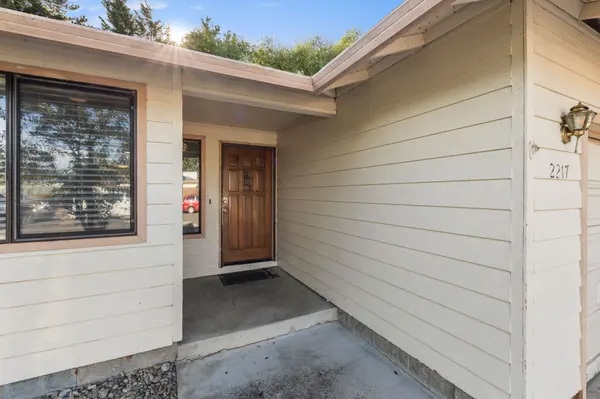 2217 Jubilant Ave, Medford, OR 97504-4738