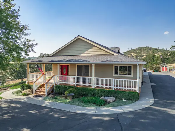 60 Wedgewood Dr, Eagle Point, OR 97524-7791