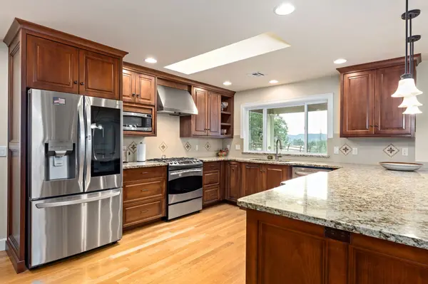 60 Wedgewood Dr, Eagle Point, OR 97524-7791