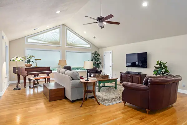 60 Wedgewood Dr, Eagle Point, OR 97524-7791