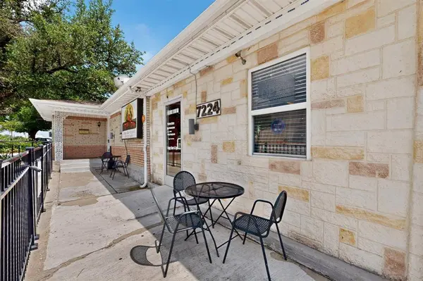 7224 Glenview Drive, Richland Hills, TX 76180