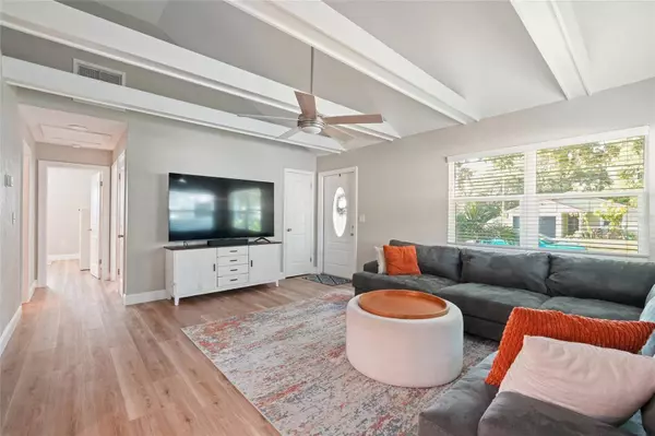 1705 29TH AVE N, St Petersburg, FL 33713