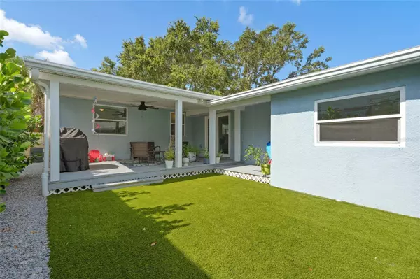 1705 29TH AVE N, St Petersburg, FL 33713