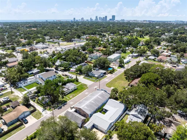 1705 29TH AVE N, St Petersburg, FL 33713