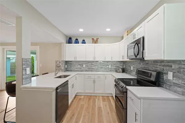 1705 29TH AVE N, St Petersburg, FL 33713