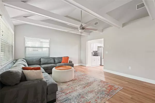 1705 29TH AVE N, St Petersburg, FL 33713