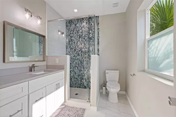 1705 29TH AVE N, St Petersburg, FL 33713