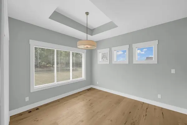 16734 Maple Street, Clive, IA 50325