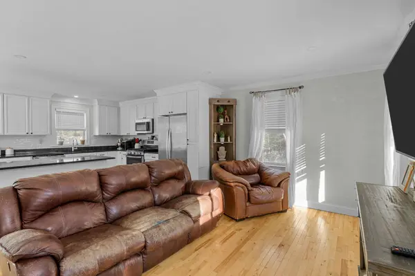 1597 Santuit Newtown Road, Cotuit, MA 02635