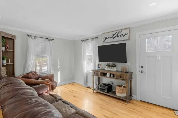 1597 Santuit-Newtown Rd, Barnstable, MA 02635