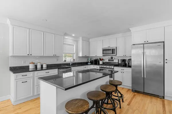 1597 Santuit Newtown Road, Cotuit, MA 02635