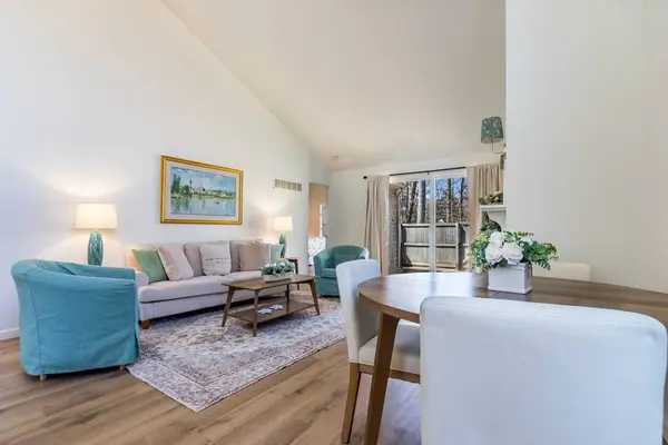 67 Woodland Trl #67, Falmouth, MA 02536