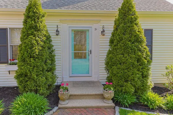 21 Many Oaks Circle, Yarmouth Port, MA 02675