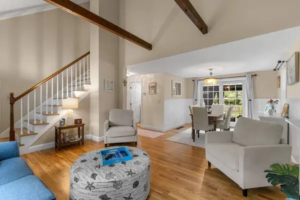 195 Knotty Pine Ln, Barnstable, MA 02632