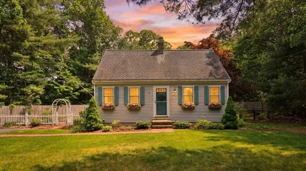 195 Knotty Pine Ln, Barnstable, MA 02632