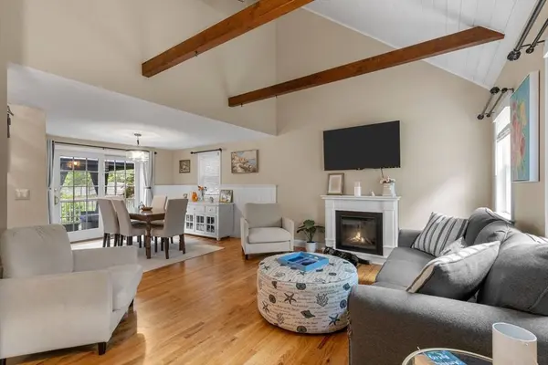 195 Knotty Pine Ln, Barnstable, MA 02632