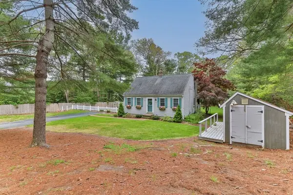 195 Knotty Pine Ln, Barnstable, MA 02632