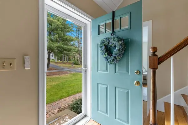 195 Knotty Pine Ln, Barnstable, MA 02632