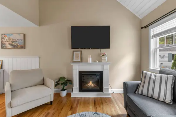 195 Knotty Pine Lane, Centerville, MA 02632
