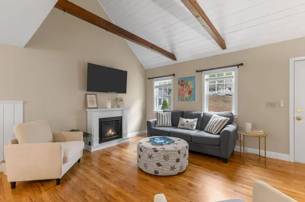 195 Knotty Pine Lane, Centerville, MA 02632