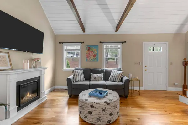 195 Knotty Pine Lane, Centerville, MA 02632