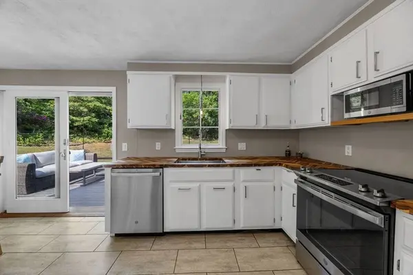 31 Chase Rd, Sandwich, MA 02537