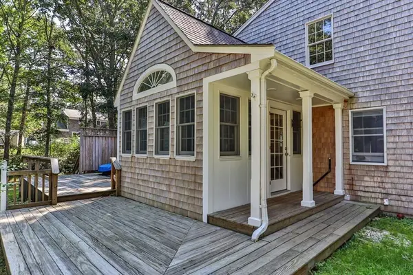 2 Sharon Ln, Sandwich, MA 02644