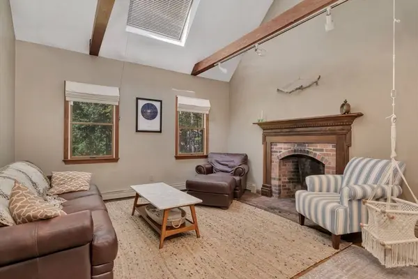2 Sharon Ln, Sandwich, MA 02644