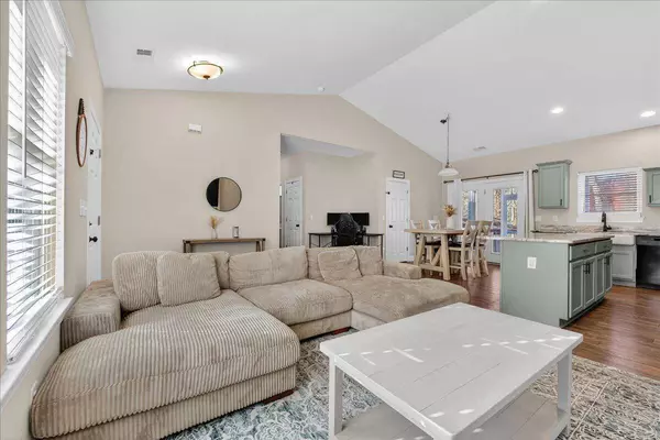 124 Lodestone Ct, Moncks Corner, SC 29461