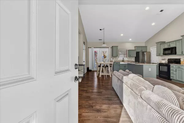 124 Lodestone Ct, Moncks Corner, SC 29461