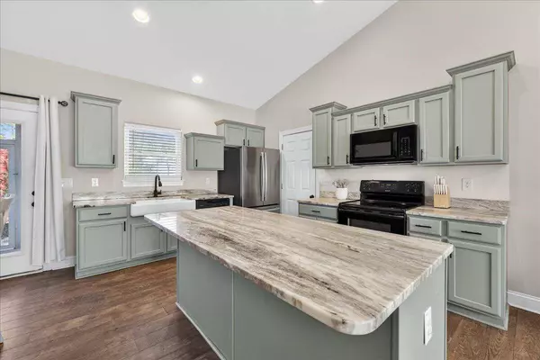 124 Lodestone Ct, Moncks Corner, SC 29461