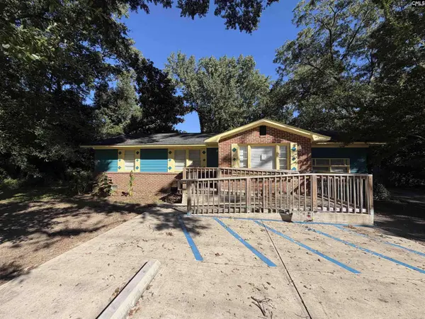 912 Hazelwood Road W