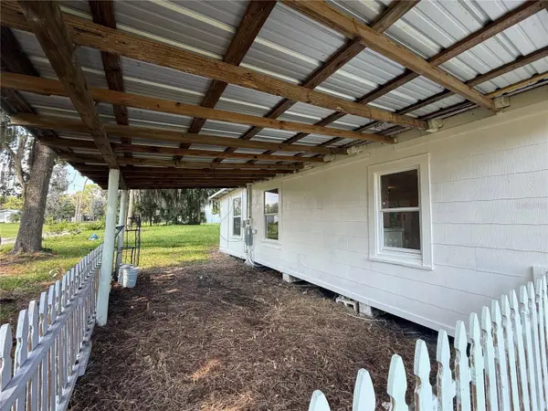 102 POSSUM HOLLOW RD, Georgetown, FL 32139