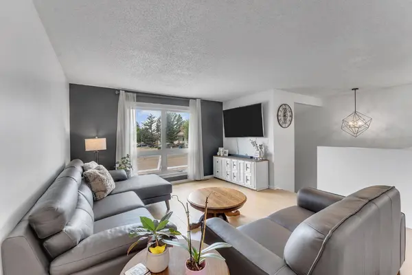 74 Eldorado RD SE, Airdrie, AB T4B 1C1