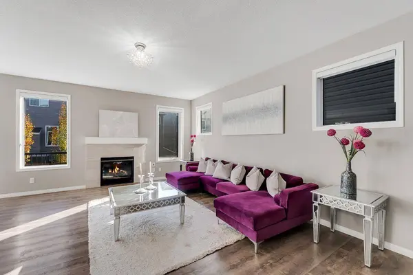 32 Carrington MNR NW, Calgary, AB T3P0Z2