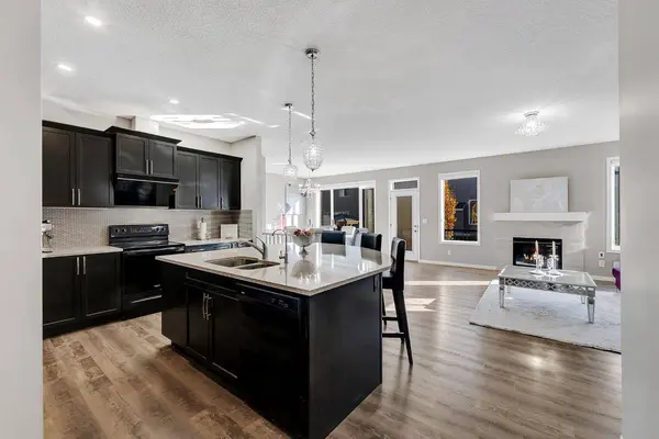 32 Carrington MNR NW, Calgary, AB T3P0Z2