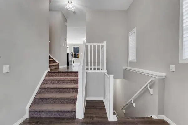 32 Carrington MNR NW, Calgary, AB T3P0Z2