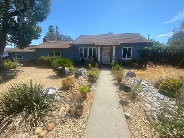 1012 E Rosewood CT