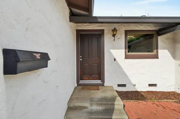 49 Waterglen CIR, Sacramento, CA 95826