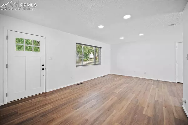 1333 Holmes DR, Colorado Springs, CO 80909