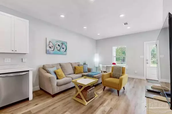 230 S Devillars St, Pensacola, FL 32502