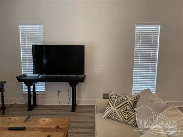 5415 Arrowhead Rd, Pensacola, FL 32507