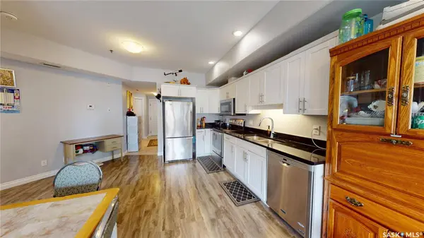 412 Willowgrove SQUARE #214, Saskatoon, SK S7W 0T2