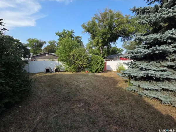 2776 Eastview, Saskatoon, SK S7J 3H5