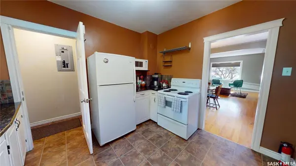 723 9th STREET E, Saskatoon, SK S7H 0M6