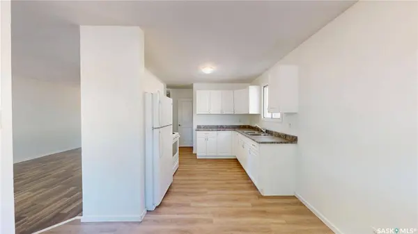 4 Carleton DRIVE, Saskatoon, SK S7H 3N6