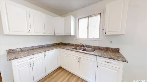 4 Carleton DRIVE, Saskatoon, SK S7H 3N6