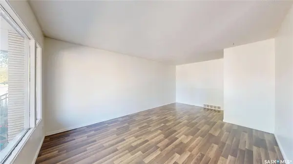 4 Carleton DRIVE, Saskatoon, SK S7H 3N6