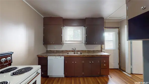 512 J AVENUE S, Saskatoon, SK S7M 2A8