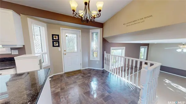 803 Swan CRESCENT, Saskatoon, SK S7J 5C7